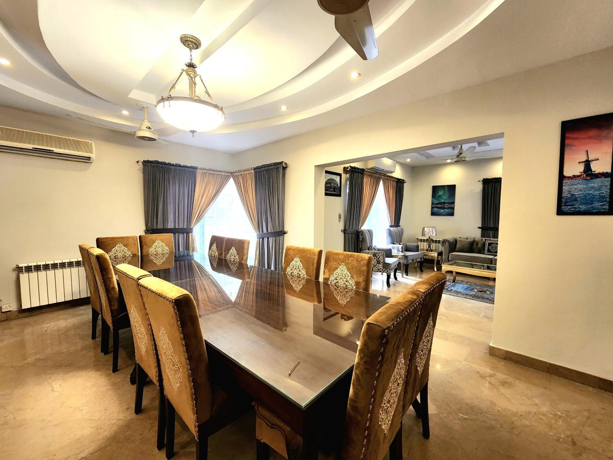 The Millenial Apartments & Suites Bahria Town Rawalpindi Rum bild